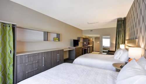 Studio, 2 Queen Beds, Accessible, Bathtub