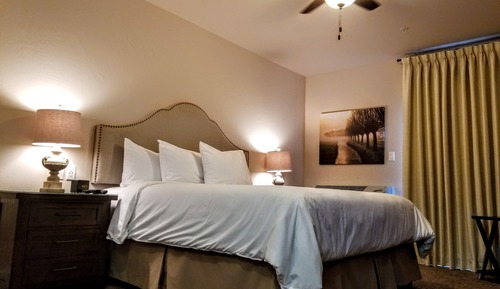 Luxury Room, 1 King Bed, Golf View