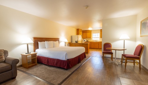 Suite, 1 King Bed, Kitchen