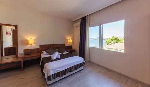 Double Room with Sea View and no Balcony