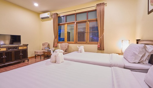 Standard Room, Multiple Beds, Courtyard View, Courtyard Area