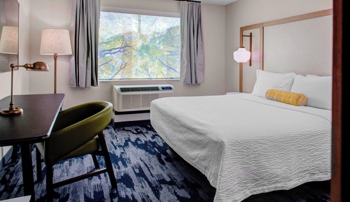 Suite, 1 King Bed (Hearing Accessible)