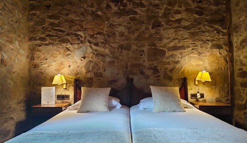 Standard Double Room, 1 Double or 2 Twin Beds, Mountain View