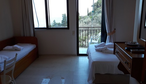 Studio, Partial Sea View