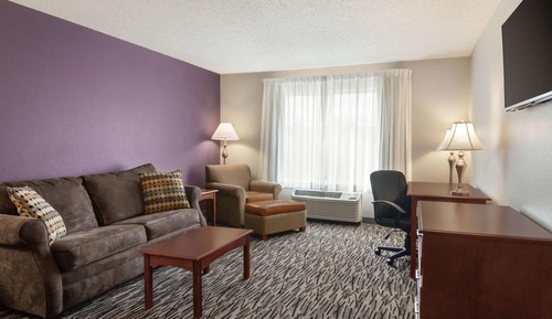 Suite, 1 King Bed, Non Smoking (One-Bedroom)