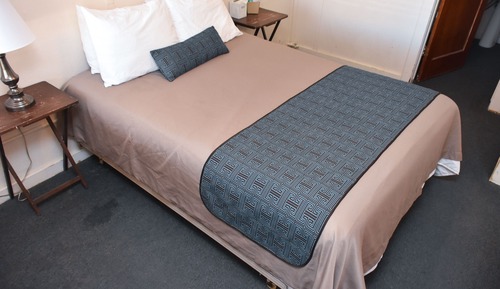 Basic Room, 1 Queen Bed