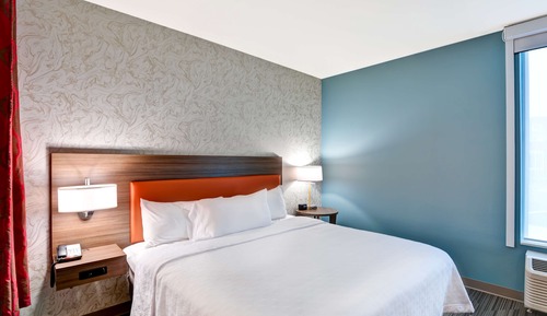 Suite, 1 King Bed, Accessible, Bathtub
