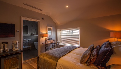 Superior Room, 1 King Bed (Goldings)