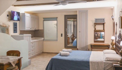 Superior Studio Suite with interior Jacuzzi and Hammam (hammam facility has additional price)