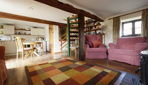 Romantic Cottage, 2 Bedrooms, Slope side