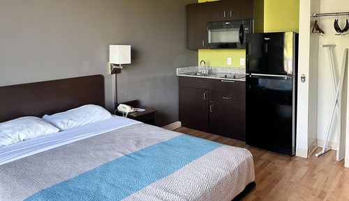 Standard Room, 1 Queen Bed, Non Smoking, Kitchen