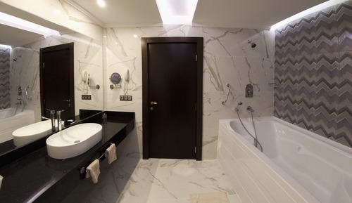 Standard Room, Bathtub