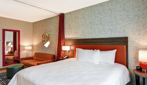 Studio, 1 King Bed, Accessible, Bathtub