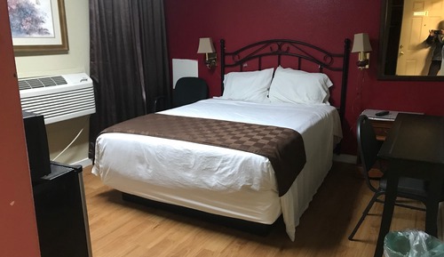 Basic Single Room, 1 Queen Bed