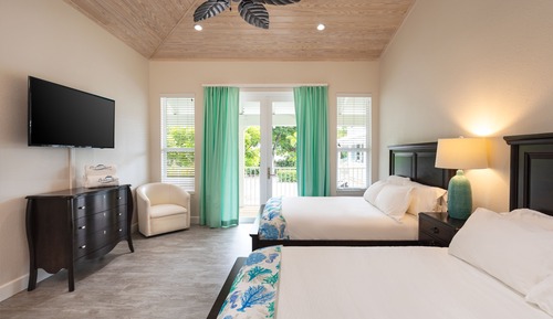 Luxury Villa, 2 Bedrooms, Kitchen, Poolside