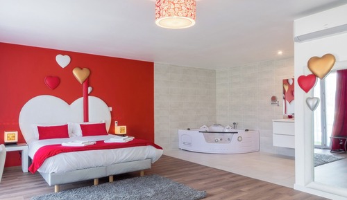 Suite, Hot Tub