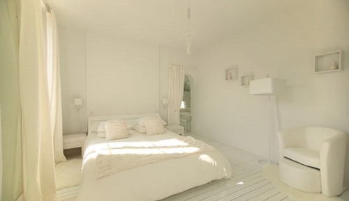 Double Room (Blanche)