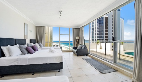 Penthouse, 3 Bedrooms Unit 3303