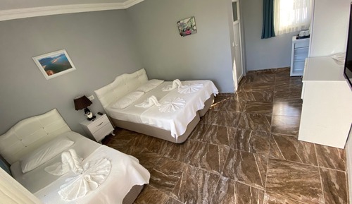 Room (9)