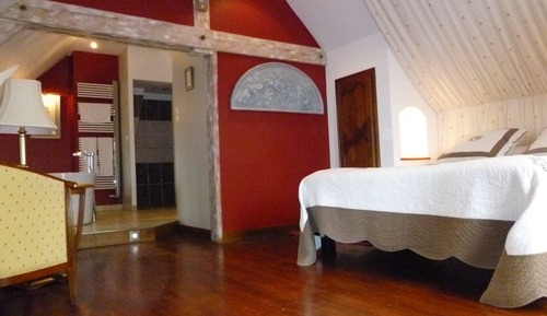 Suite, Pool View