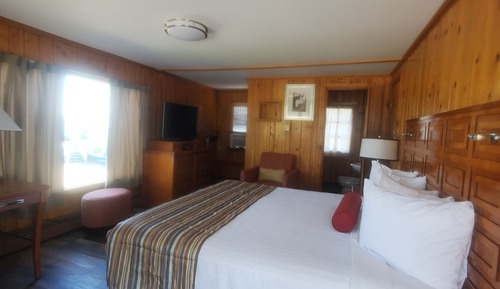 Signature Room, 1 King Bed, Refrigerator & Microwave, Lake View