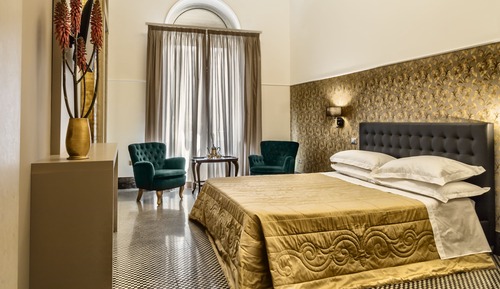 Junior Room, Balcony