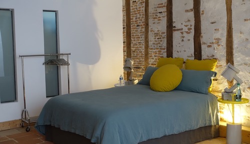 Deluxe Double Room, Private Bathroom, Courtyard View (Chambre rouge)