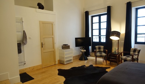 Superior Double Room, Private Bathroom (Chambre noire)