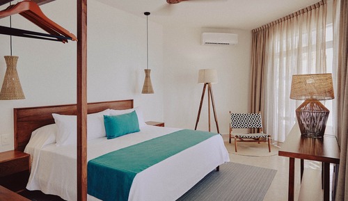 Room, 1 King Bed, Balcony, Oceanfront