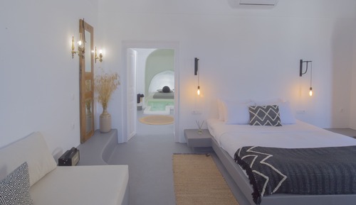 Signature Suite (Indoor Cave Plunge Pool)