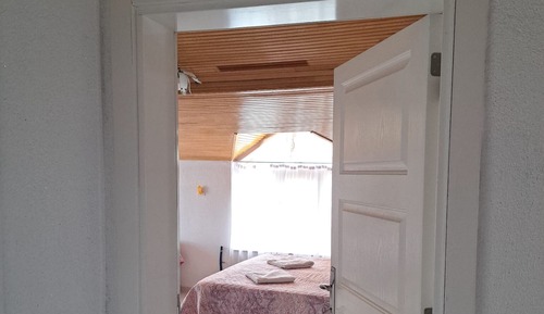 Classic Uc  Kisilik Oda-  Uçgen Pencereli