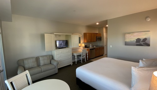 Standard Studio, 1 Bedroom, Kitchenette, Pool View