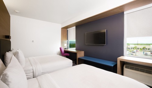 Room, 2 Queen Beds, Non Smoking (Mobility Accessible, Roll-in Shower)