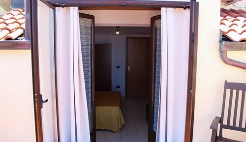 Classic Condo, 3 Bedrooms, Sea View