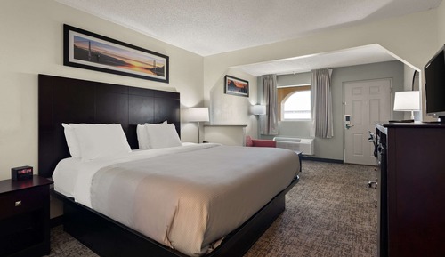 Standard Room, 1 King Bed, Non Smoking