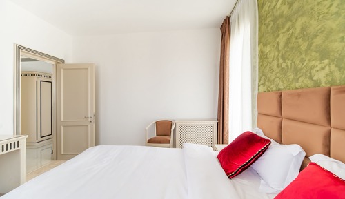 Junior Suite, 1 Bedroom, Balcony, Partial Sea View