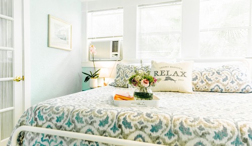 Junior Apartment, 1 King Bed, Kitchen, Poolside