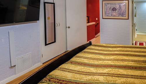 Deluxe Room, 1 Queen Bed, Upstairs (Cypress Fairway 2)
