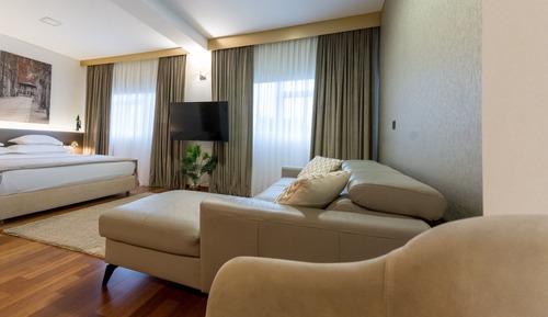 Junior Suite, 1 King Bed with Sofa bed