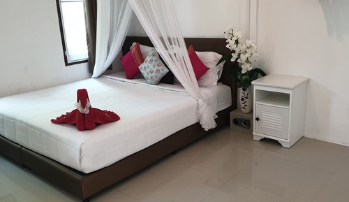 Deluxe Bungalow with Garden View 