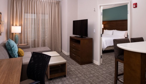 Suite, 1 King Bed, Accessible (Communications)