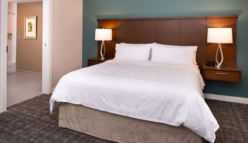 Suite, 1 King Bed, Accessible (Communications, Access Tub)