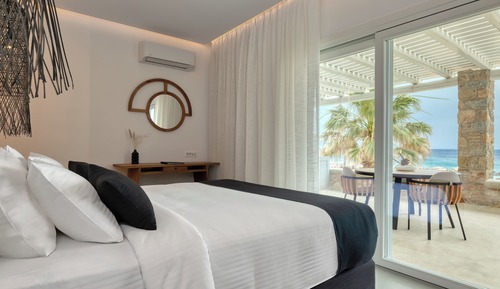 Luxury Apartment, 2 Bedrooms, Sea View, Beachfront