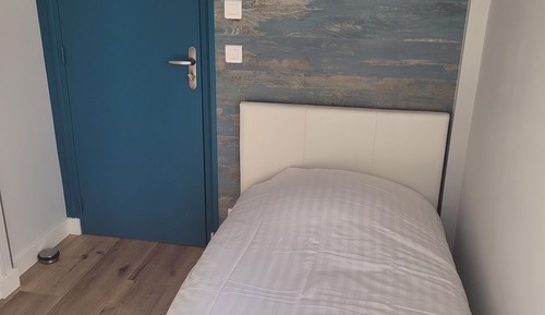 Single Room (2)