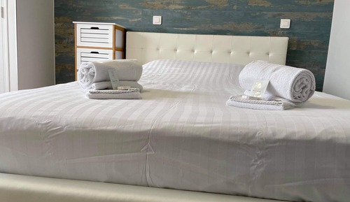 Double Room (4)