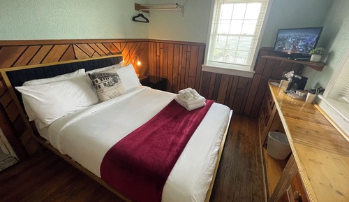 Standard Room, 1 Queen Bed, Non Smoking (Room 202)