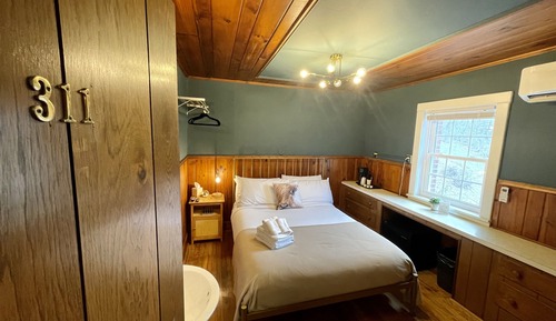 Standard Room, 1 Queen Bed, Non Smoking (Room 311)