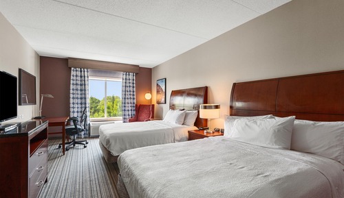Two queen beds evolution room