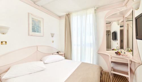 Classic room, Sea side