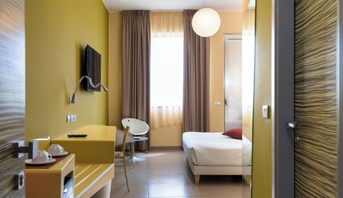 Superior Room, 1 King Bed (Garden Side)